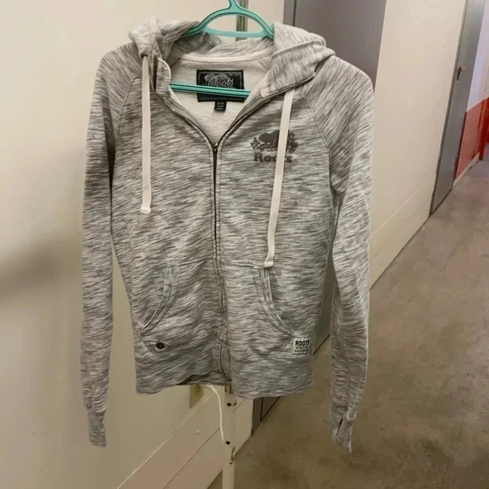 Roots hoody with tumbhole